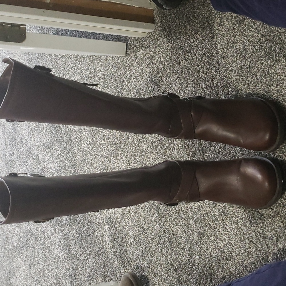 Knee High flat Guess leather boot